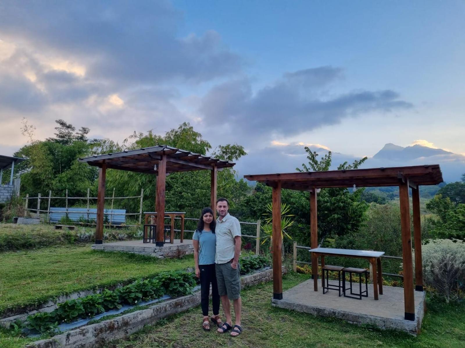 Family Rinjani Bungalow Sajang Экстерьер фото